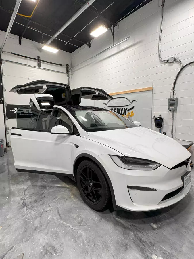 Automotive window tinting service in Hamilton Ontario by Fenix360Auto